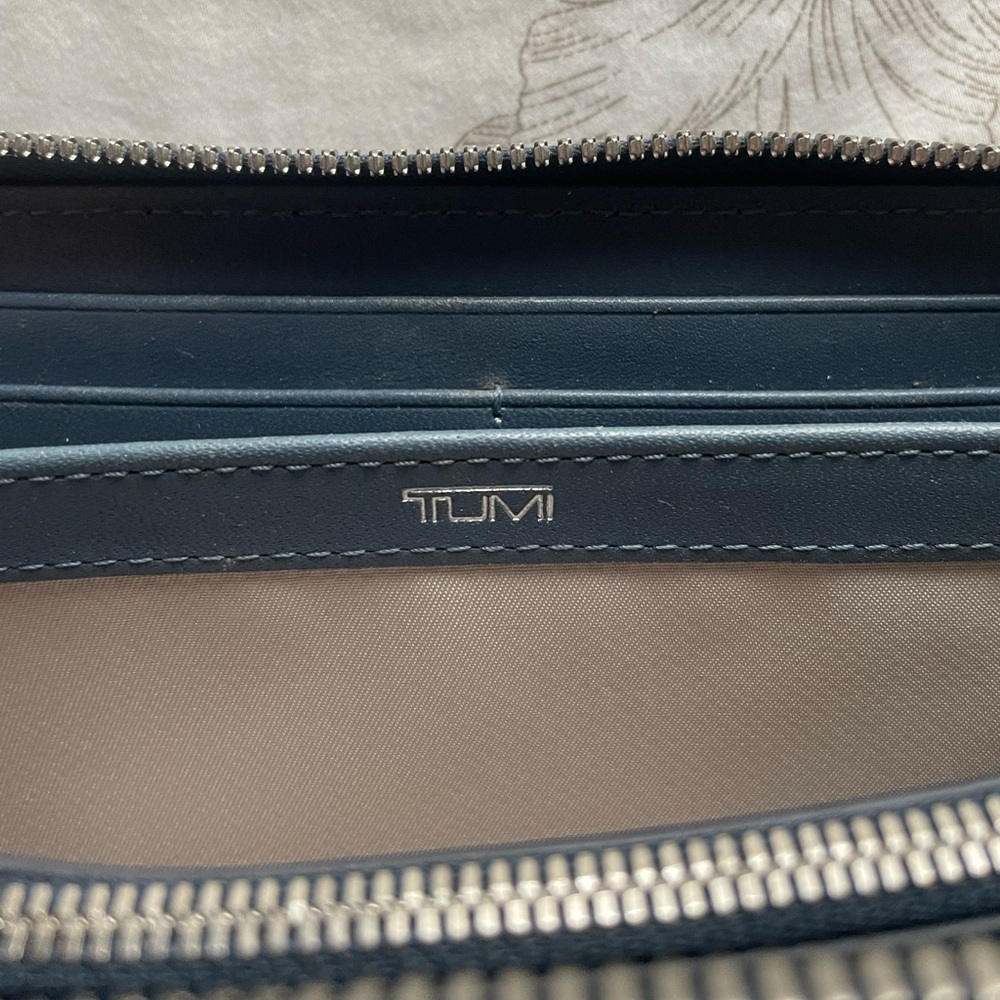 TUMI Navy‎ Blue Two Tone Ziparound Leather Wallet Rectangular Long Slim Classic - Picture 5 of 7